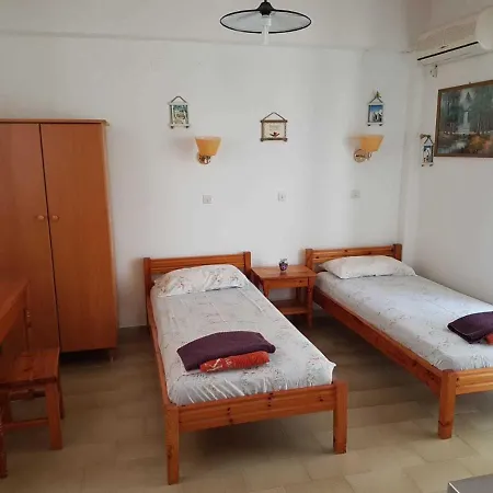 Family Run 2 Bed Studio Apartment 3